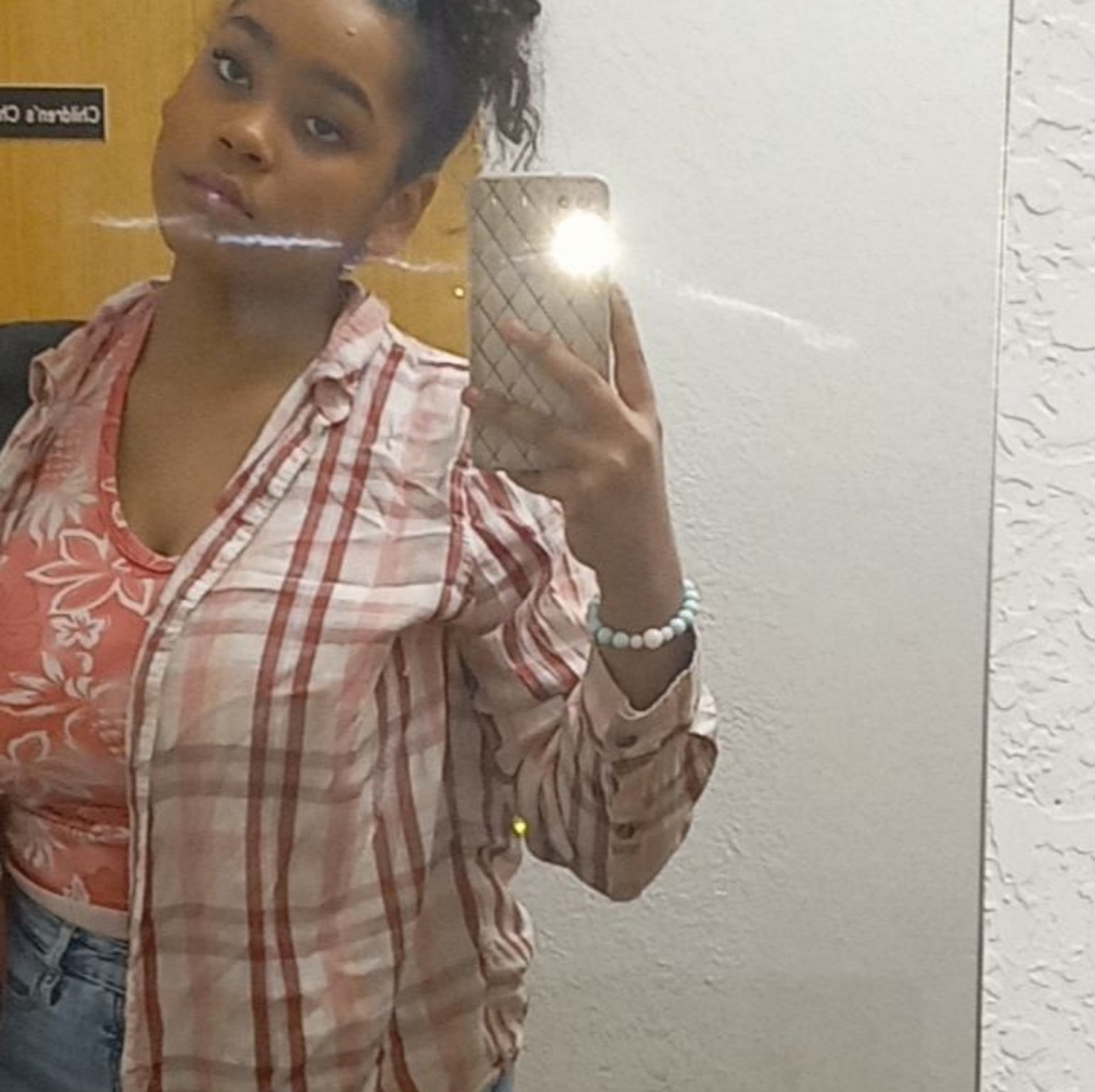 Meet your Posher, Akaria